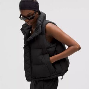 Preloved lululemon wunder puff crop vest. Blk sz 4.